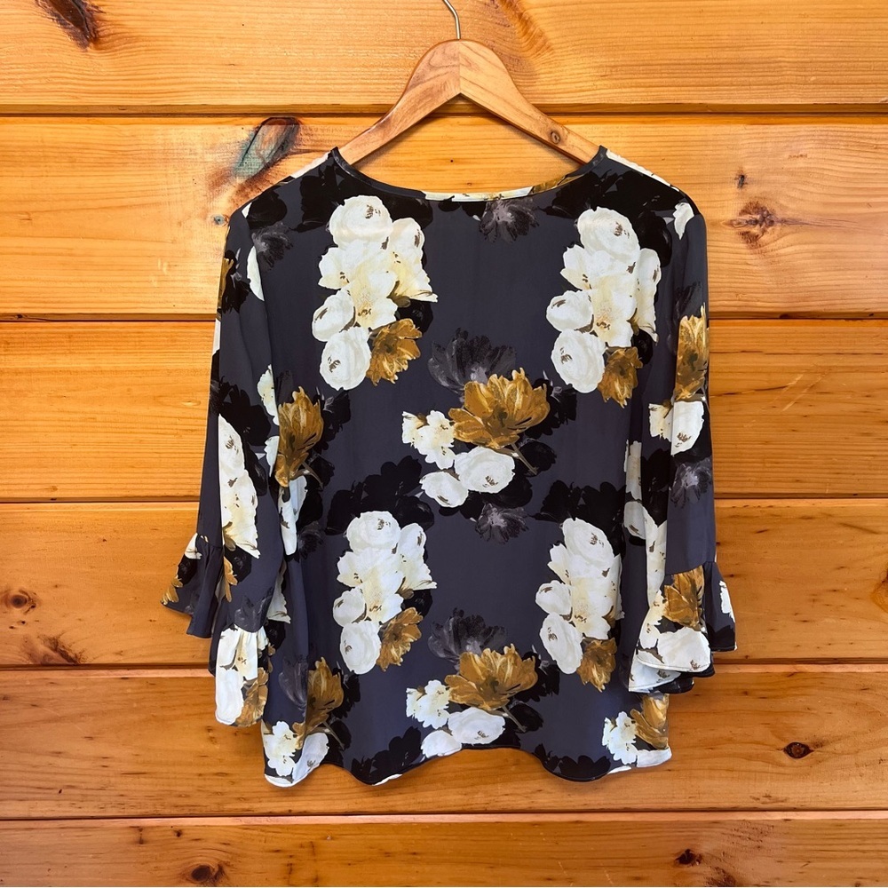 Ann Taylor Floral Women's Top 3/4 Ruffle Sleeve V Neck Medium Blouse M - Picture 4 of 4